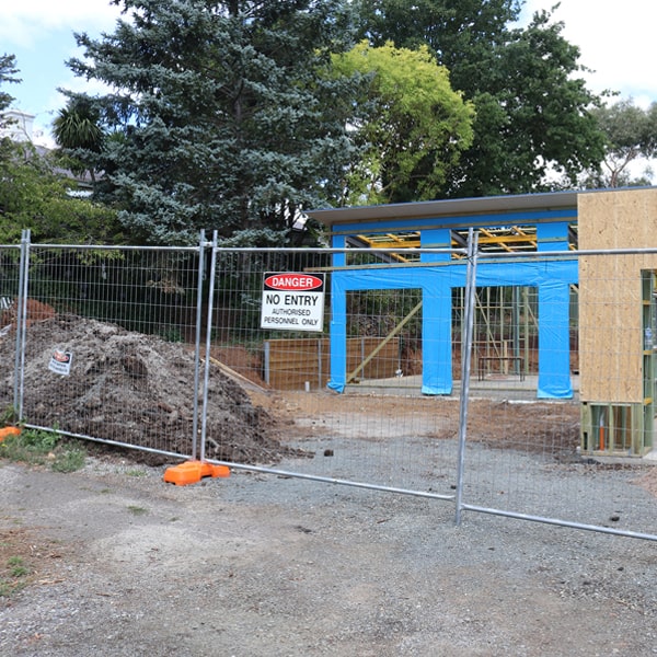 do you deliver and set up temporary fencing and what's the cost for this in Mount Perry